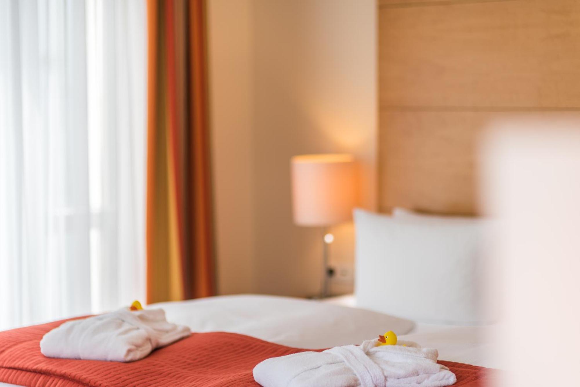 Park-Hotel Huebner Росток Экстерьер фото