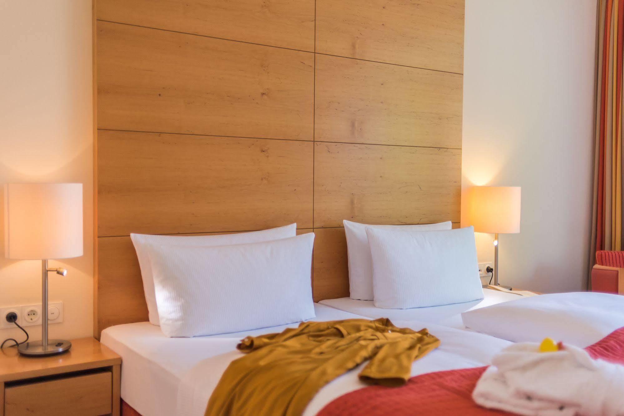 Park-Hotel Huebner Росток Экстерьер фото