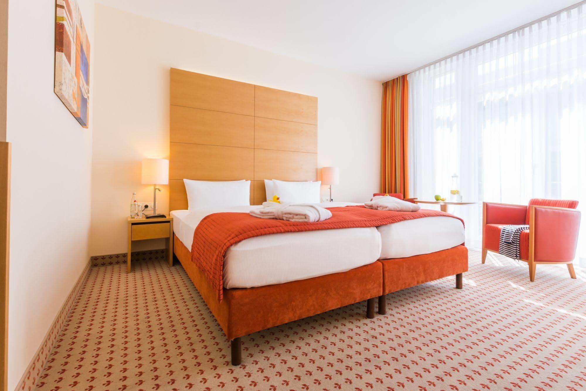 Park-Hotel Huebner Росток Экстерьер фото