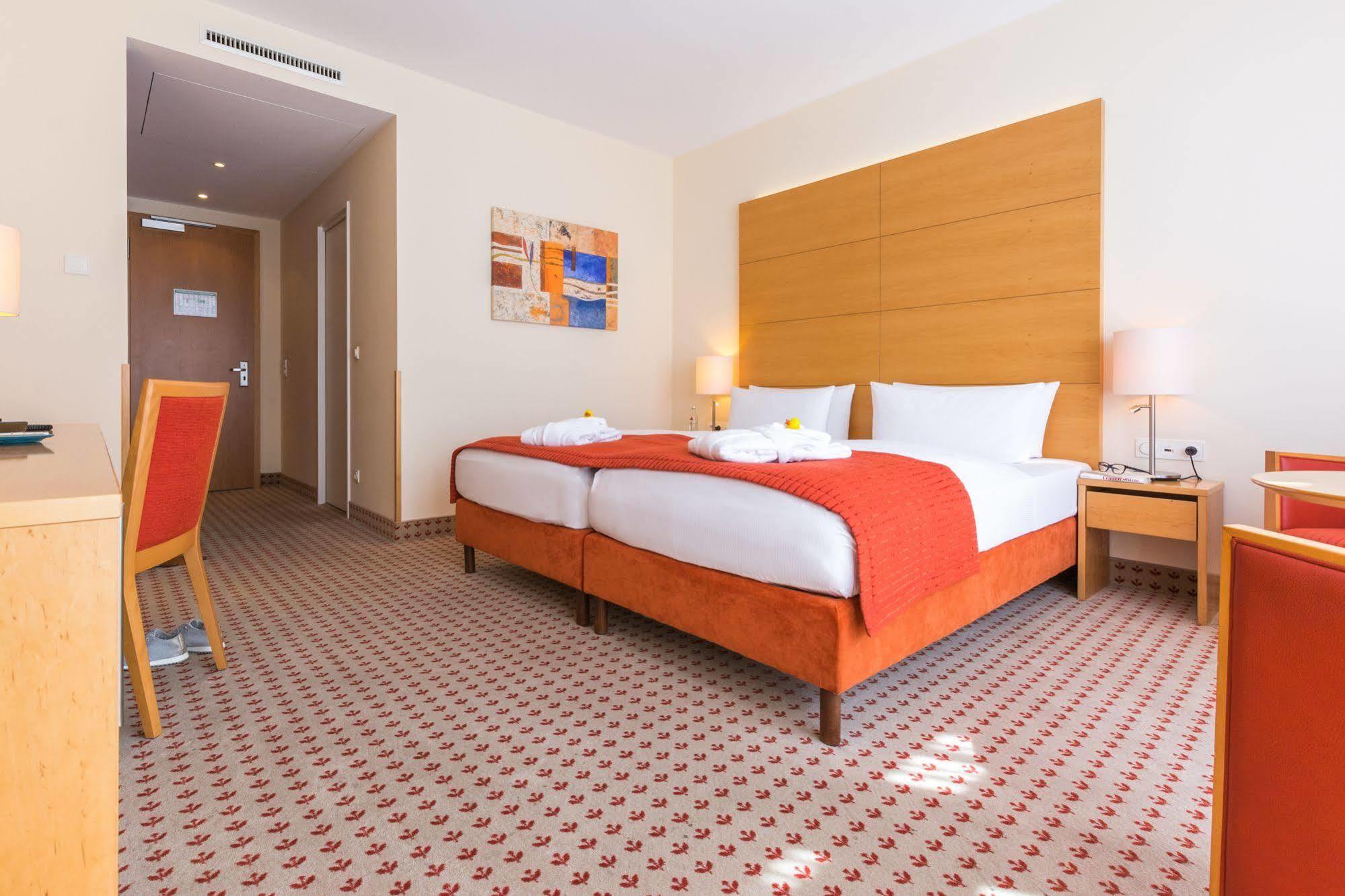 Park-Hotel Huebner Росток Экстерьер фото