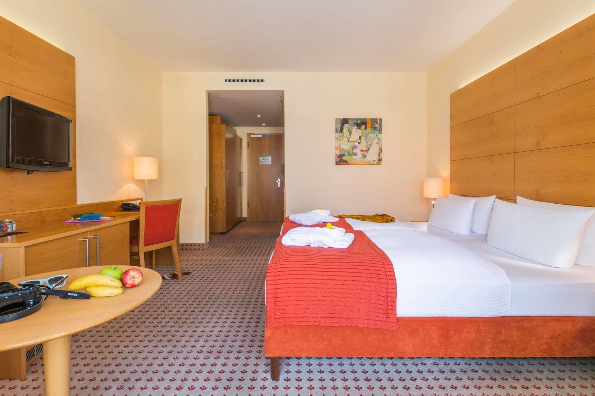 Park-Hotel Huebner Росток Экстерьер фото